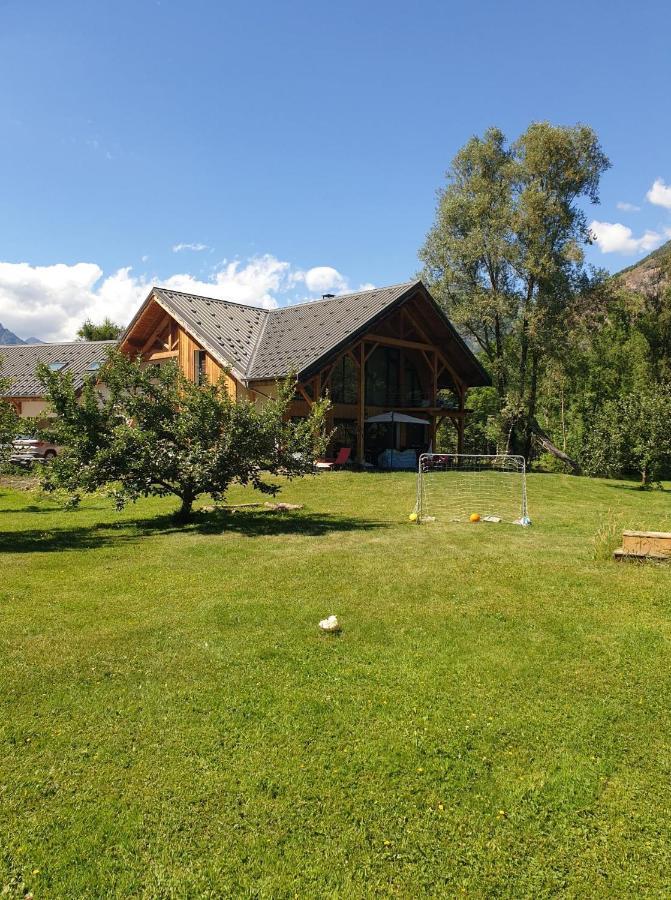 Whisperive Lodge - Le Vert Aux Bords De Rive Ле-Бур-д'Уазан Экстерьер фото